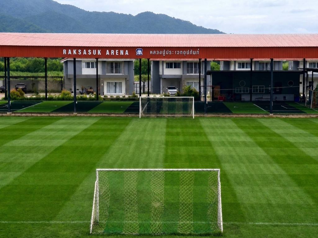 สนามฟุตบอล RAKSASUK ARENA หลวงปู่ประเวศอุปถัมภ์